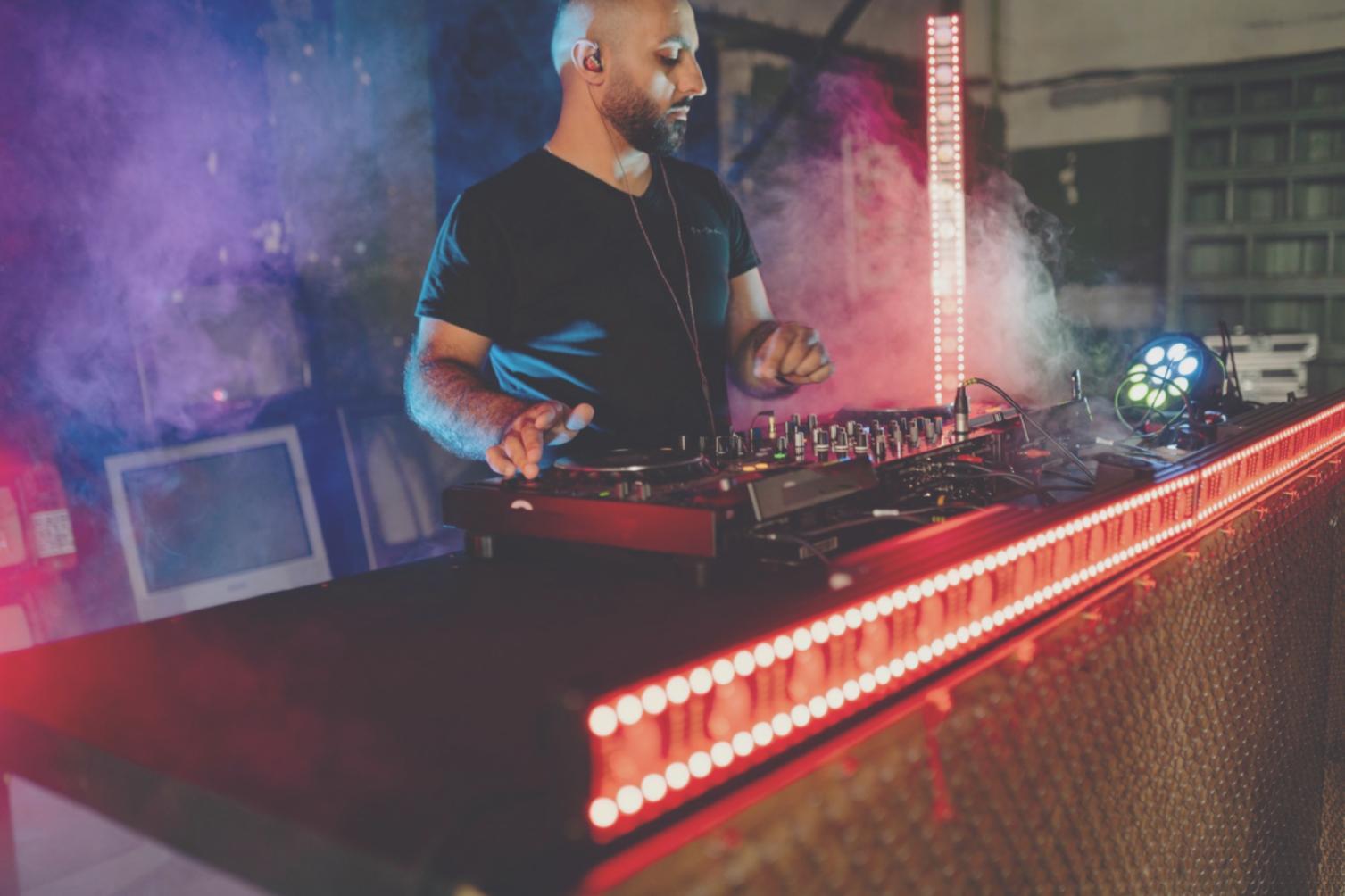 Estudio de música digital con equipos profesionales